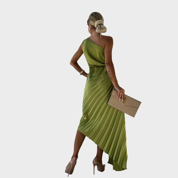 Nika - Elegantna Haljina s Naborima na Ramenu